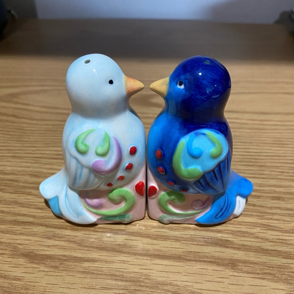 Jim Shore Set of 2 Love Birds Salt & Pepper Shakers 2011 Enesco Ceramic